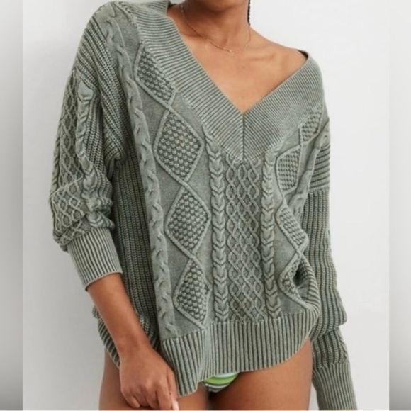 Aerie Oversized Chunky Cable Knit V-Neck Sage Green Sweater Size Large NWT - Picture 7 of 7